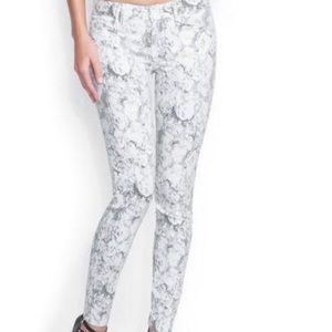 🌸 Guess Brittney Skinny Ankle jeans